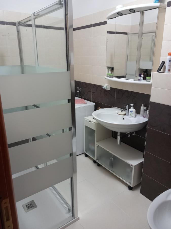 Andres' Apartment Специя Экстерьер фото
